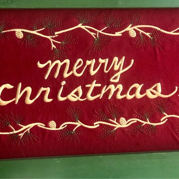 🎄NWT Merry Christmas Green Red Embroidered Wood Sign - Picture 2 of 5